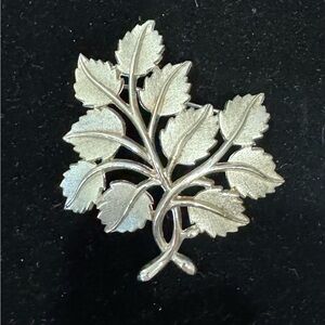Vintage Crown Trifari Silver Leaf Brooch ITM873